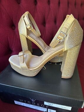 NWT, Windsor Gold Rhinestone Platform Heels – Size 8 – Glam Prom/Pageant/Bridal”